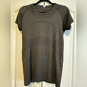 Lululemon Swiftly Tech short sleeve t-shirt. Black. 10